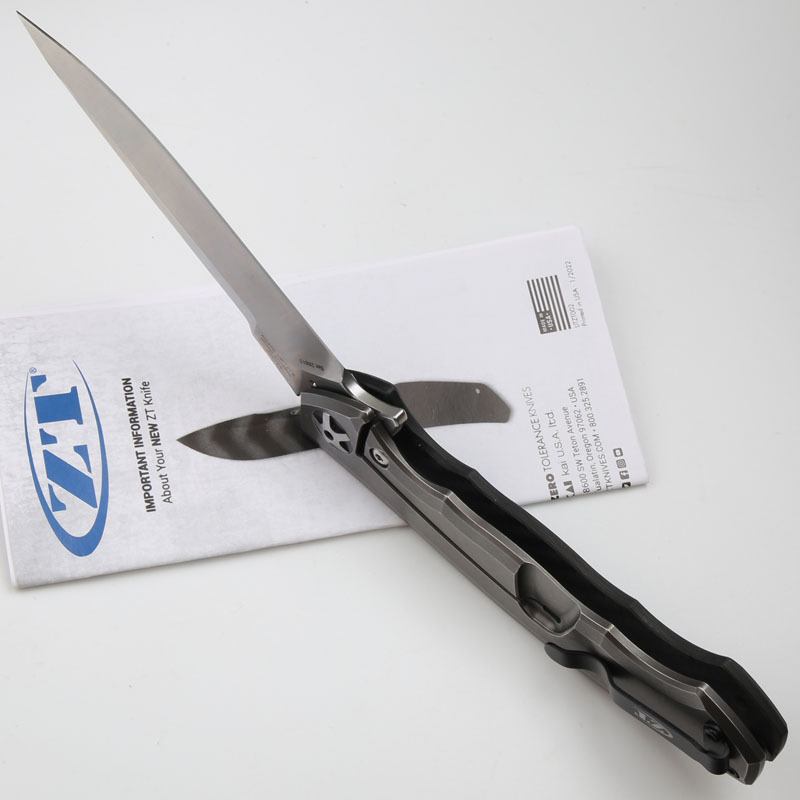 ZT 0452CF Flipper 4.13" S35VN Satin Blade, Carbon Fiber and Titanium Handles, Frame Lock