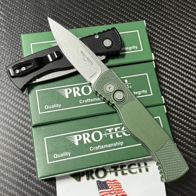 Pro-Tech TR-2 Tactical AUTO Folding Knife 3.07" CPM-MagnaCut DLC Spear Point Blade, Aluminum Handles