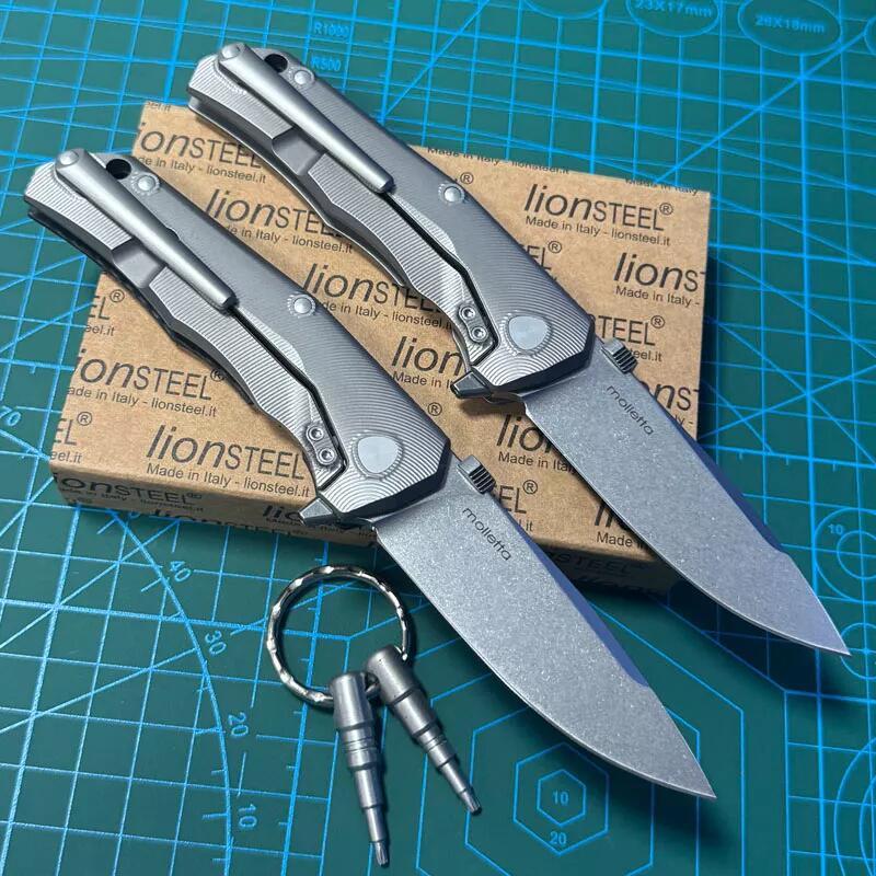 LionSteel Three Rapid Folder Knife 2.95" M390 Blade, Matte Titanium/Carbon Fiber Handles