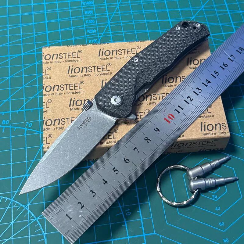 LionSteel Three Rapid Folder Knife 2.95" M390 Blade, Matte Titanium/Carbon Fiber Handles