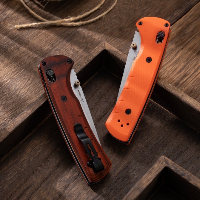 BM 15090 Hunt Bugout Axis Folding 3.46" Magnacut Clip Point Blade, G10/Dymondwood Handles