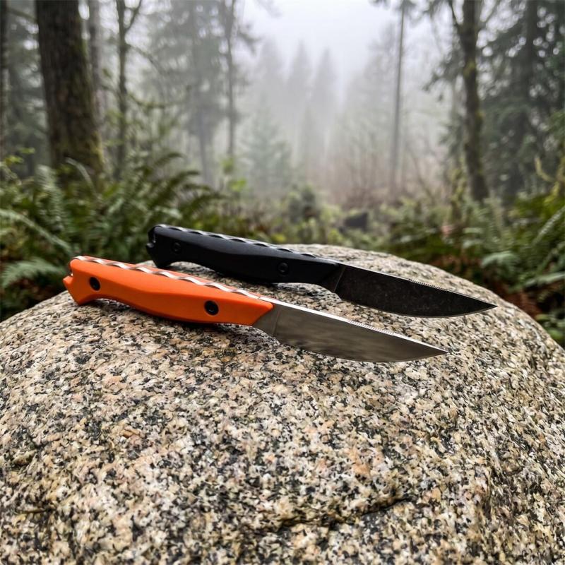 BM 15700 Flyway Fixed Blade Knife 2.55" CPM-154 Satin Straight Back, Santoprene Handles