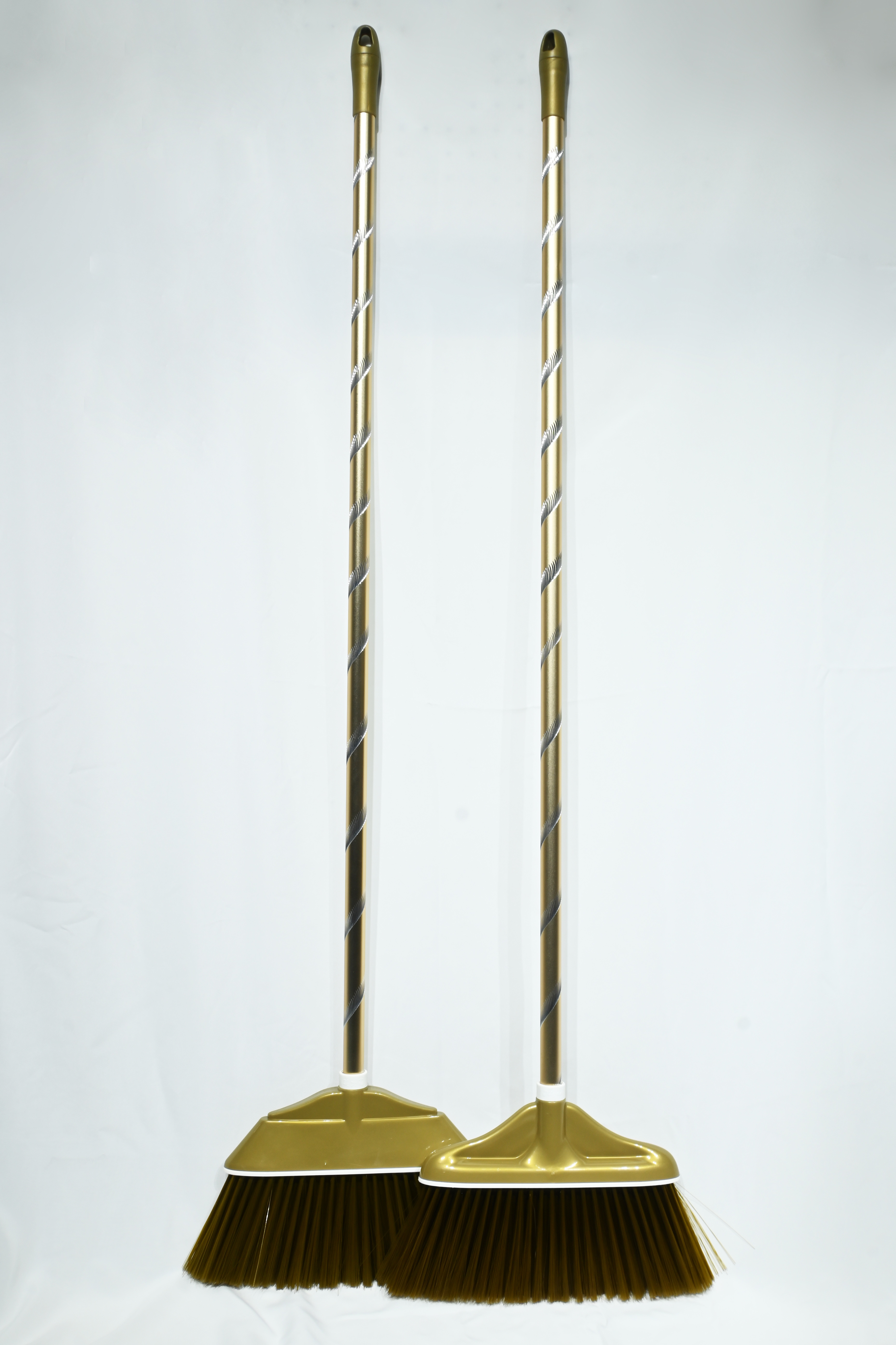 GV no.G2001 high grade metal golden broom set with carved steel handle