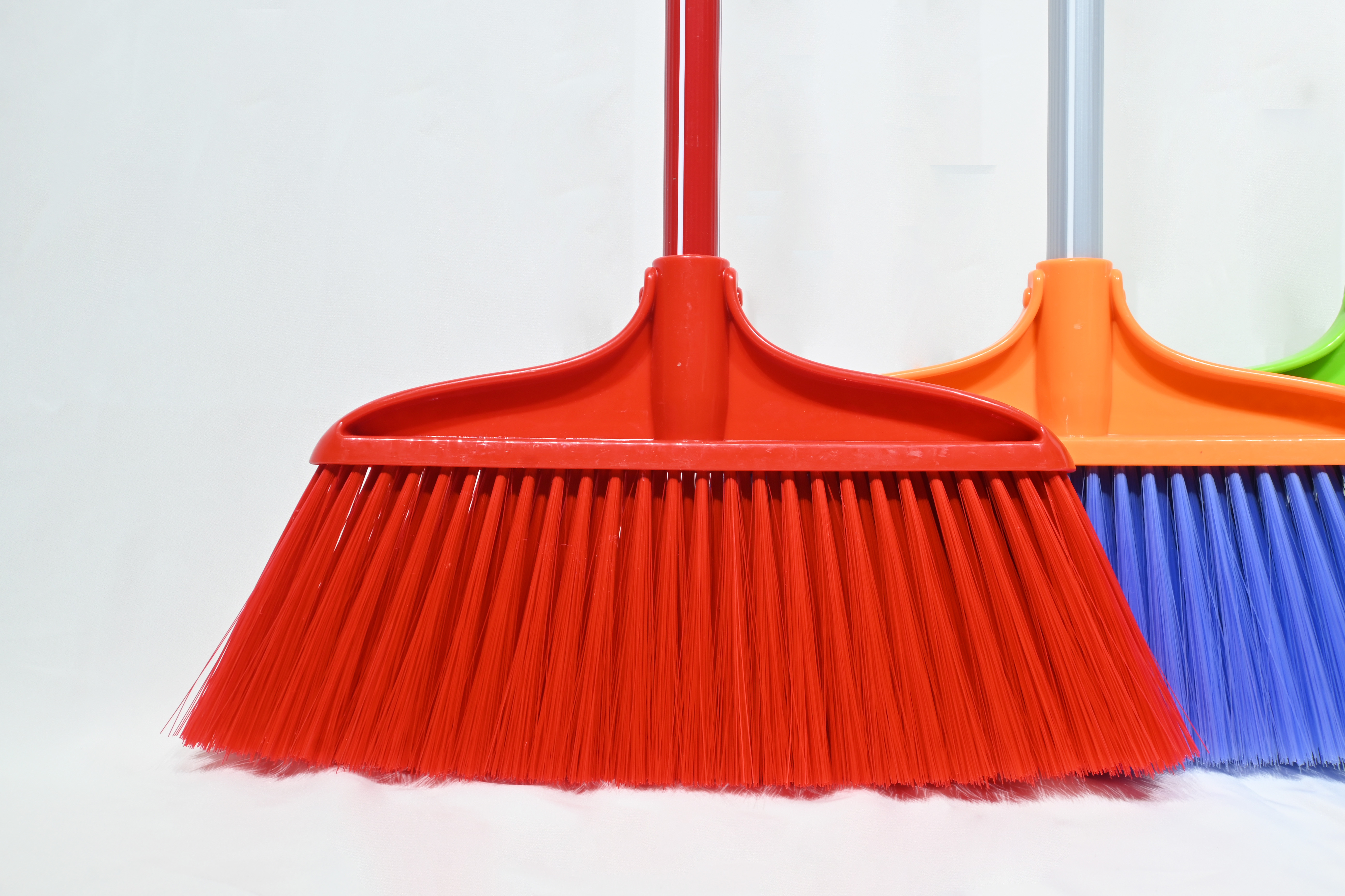 GV no.G1809 new plastic transparent bristle broom head with steel handle