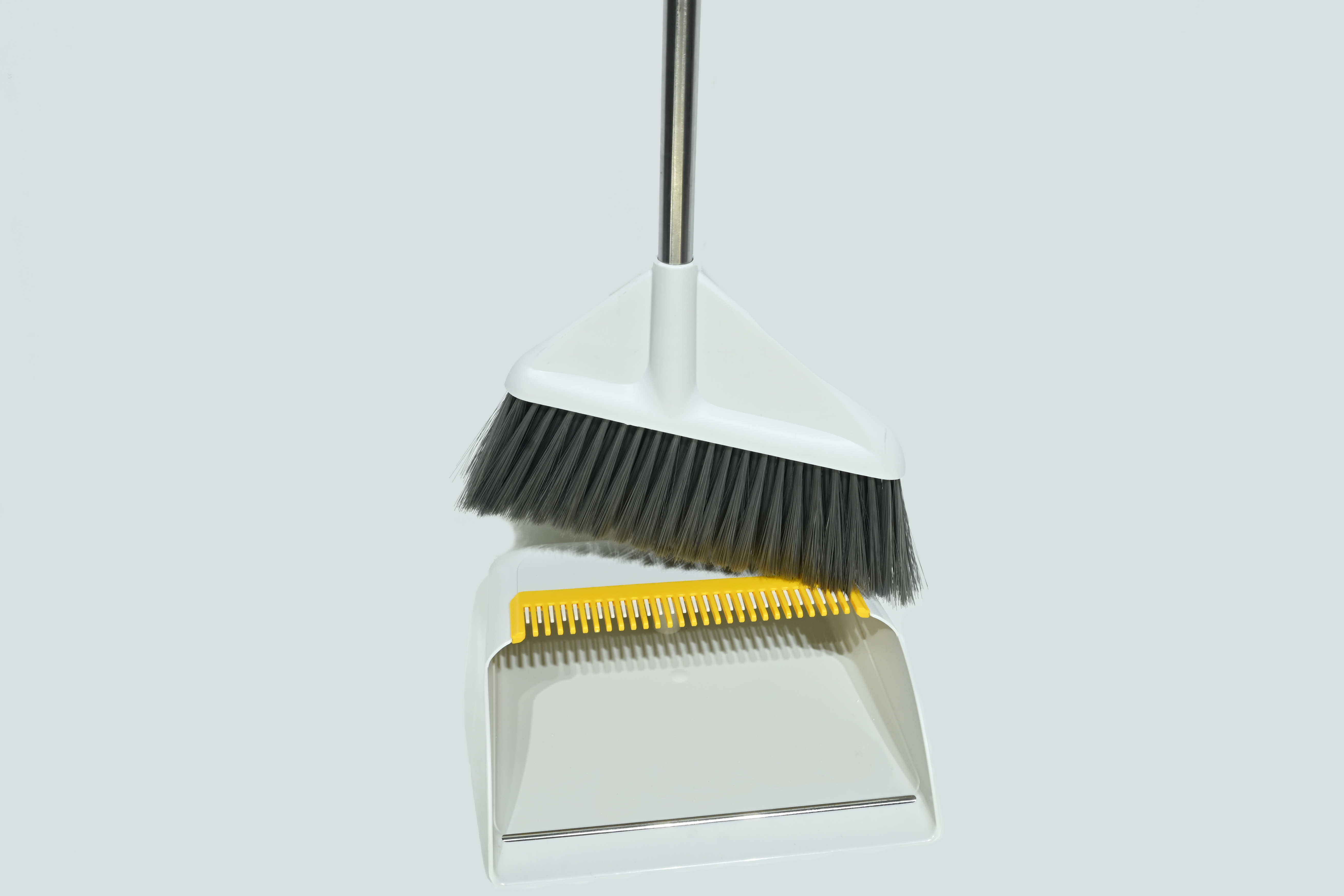 GV no.G1904 floor cleaning set broom and steel stable standing dustpan