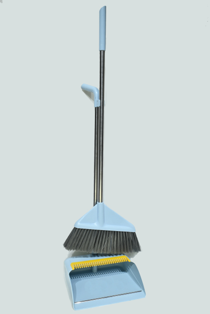 GV no.G1904 floor cleaning set broom and steel stable standing dustpan