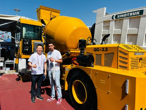 QinGong self-loading concrete mixer at the Canton Fair