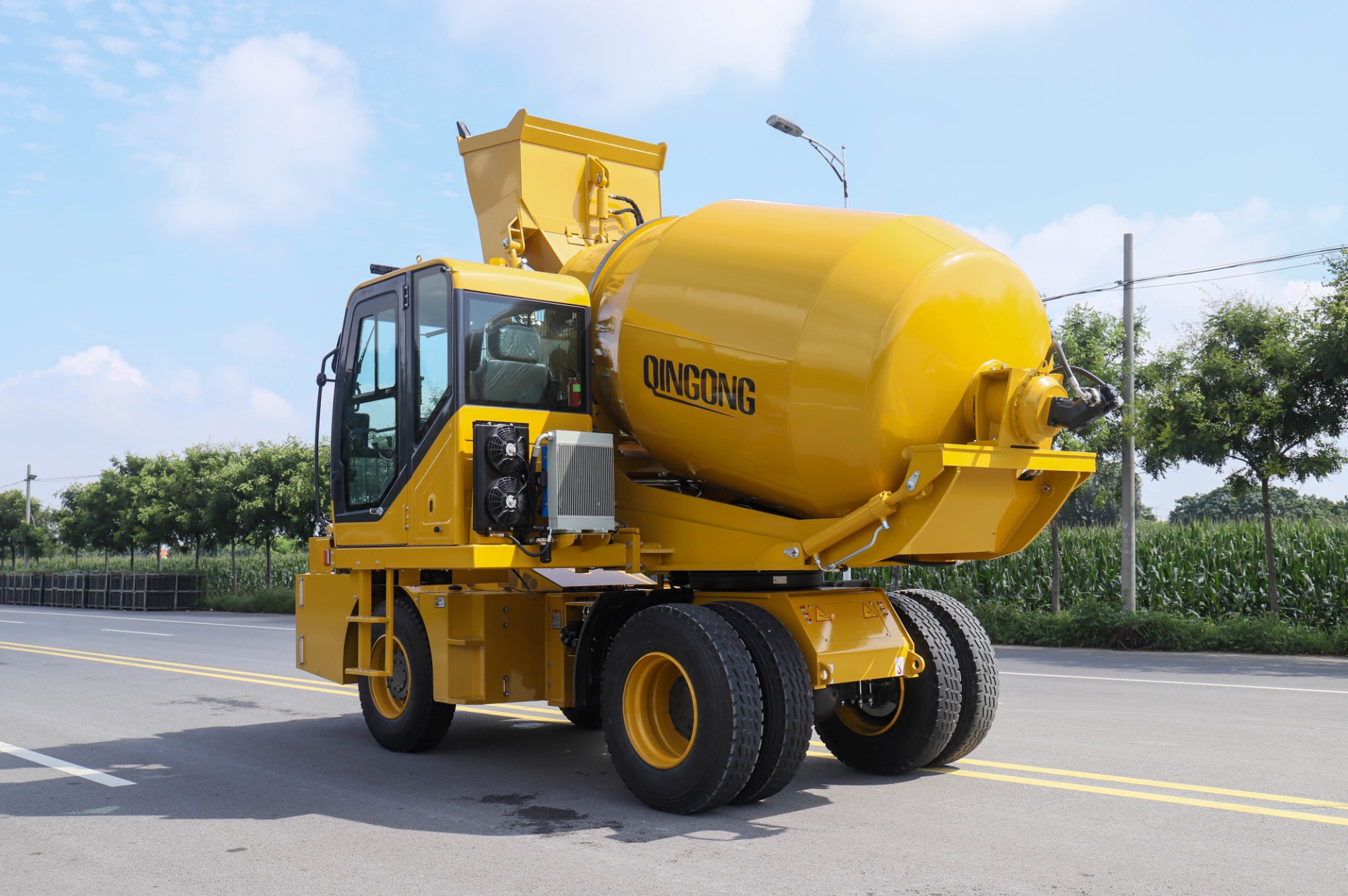 QinGong 4,0 м³ QG-4.0 Бетоносмеситель с самозагрузкой