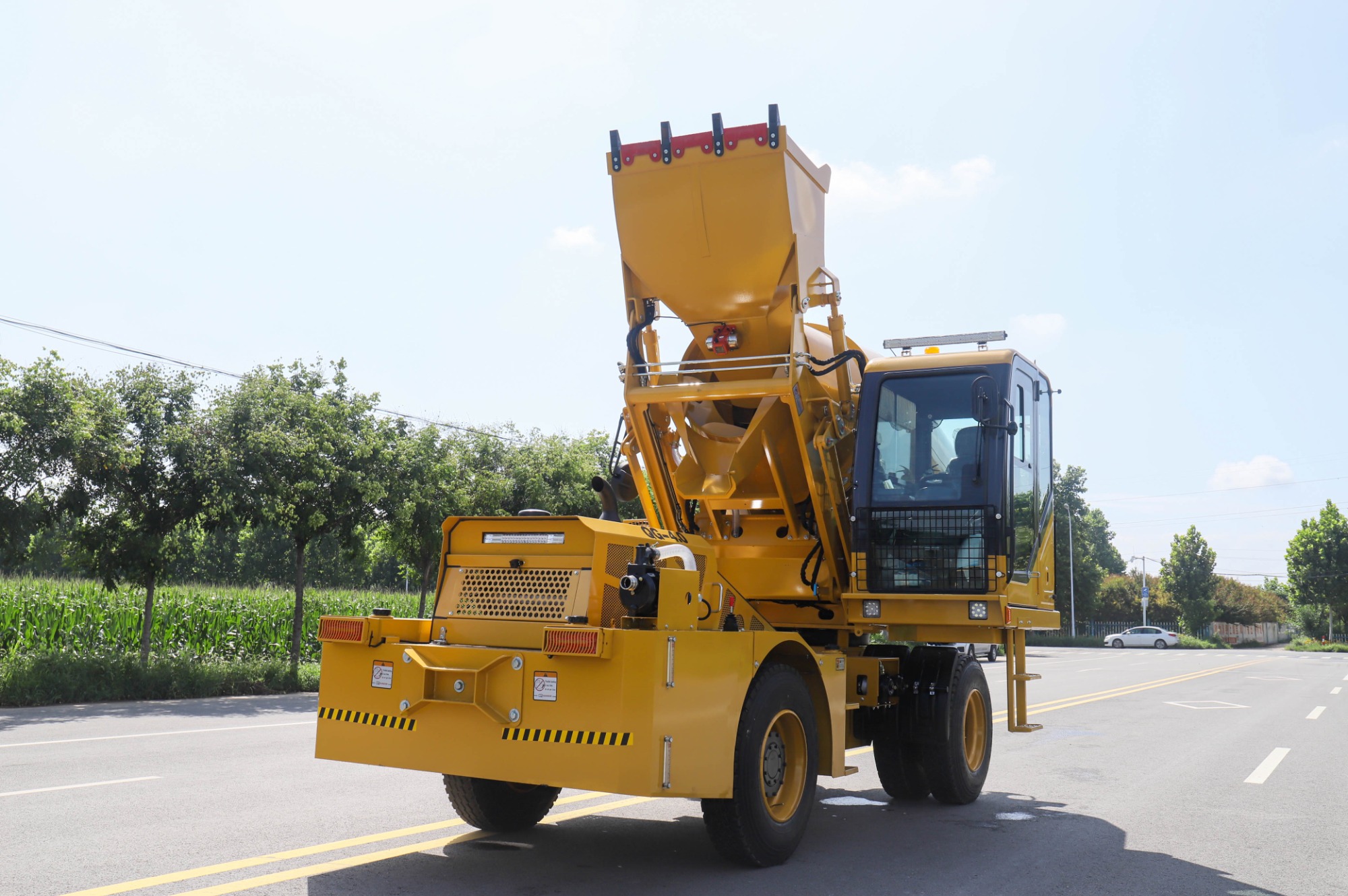 QinGong 4,0 м³ QG-4.0 Бетоносмеситель с самозагрузкой