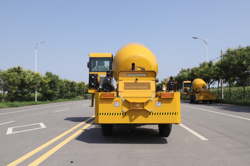 QinGong 3,5 м³ QG-3.5 Бетоносмеситель с самозагрузкой