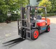 QINGONG 3,2-тонный дизельный вилочный погрузчик