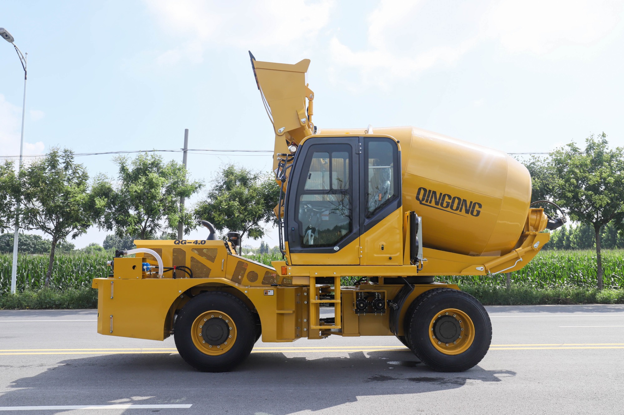 QinGong 4,0 м³ QG-4.0 Бетоносмеситель с самозагрузкой