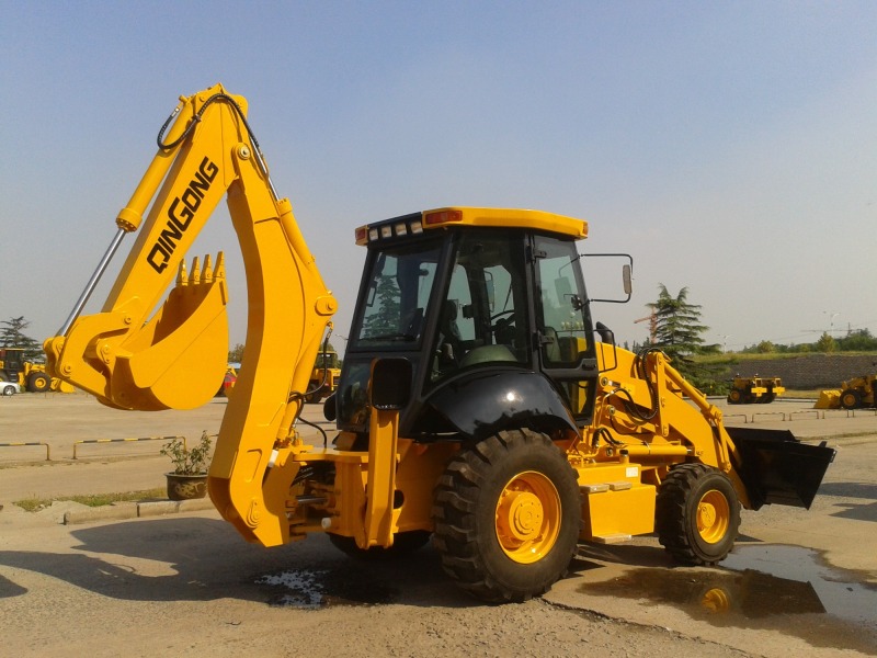 Qingong 388H Экскаватор-погрузчик