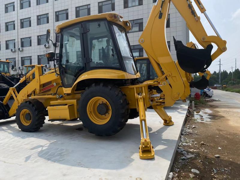 QinGong 388 экскаваторов-погрузчиков.