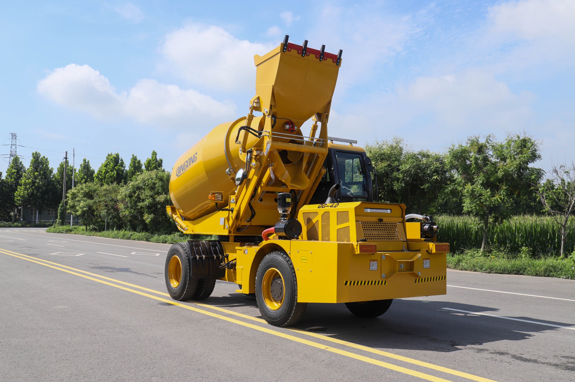QinGong 4,0 м³ QG-4.0 Бетоносмеситель с самозагрузкой