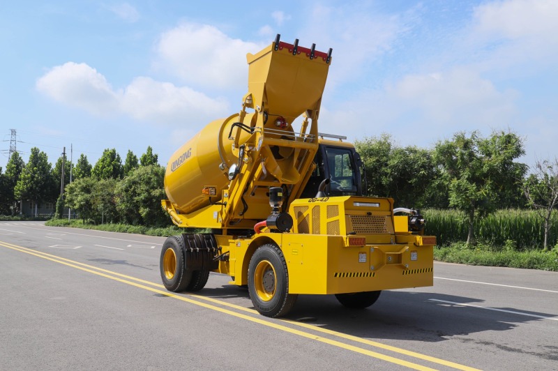 QinGong 4,0 м³ QG-4.0 Бетоносмеситель с самозагрузкой