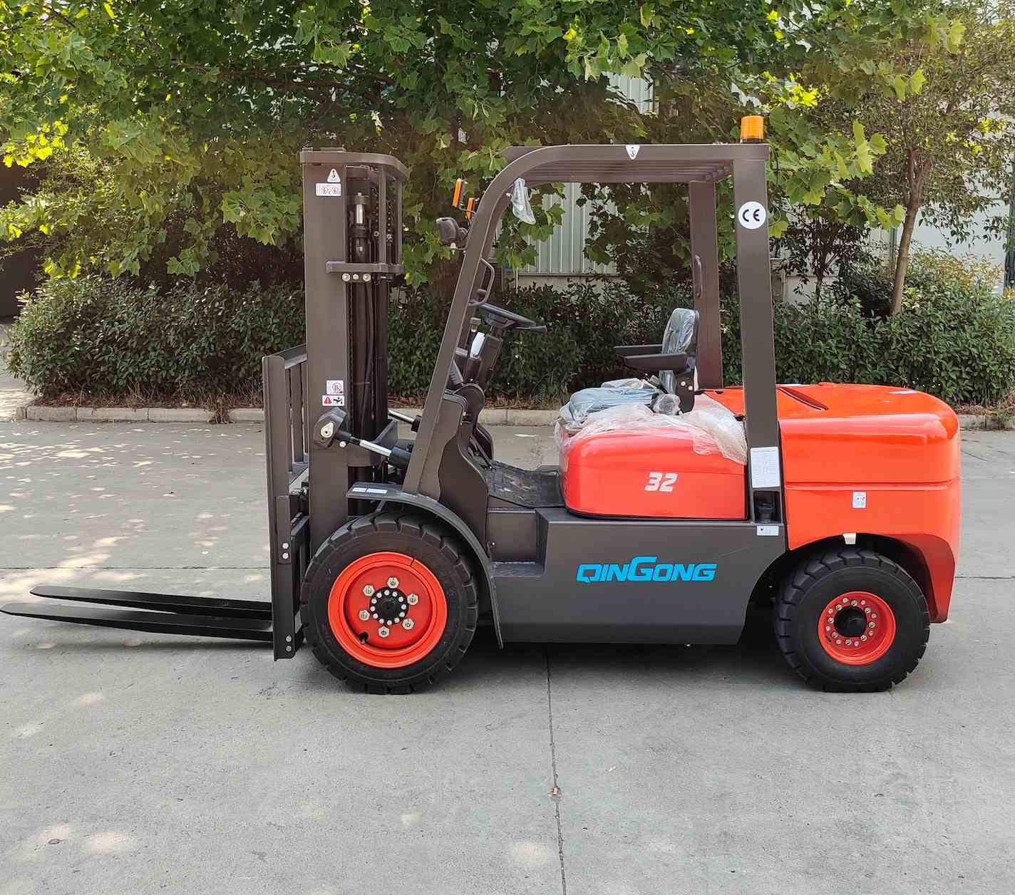 QINGONG 3,2-тонный дизельный вилочный погрузчик