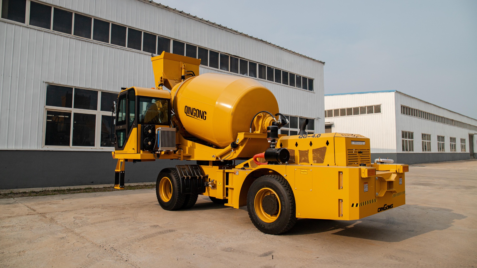 QINGONG QG-4.0 SELF-LOADING MIXER TRUCK