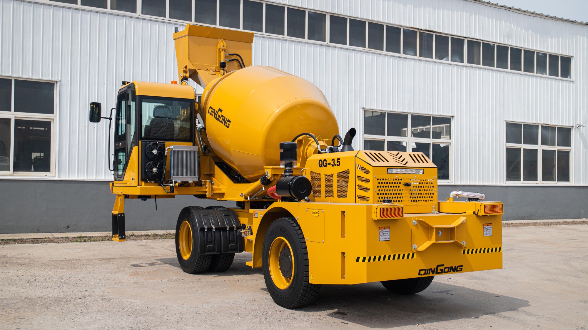 QINGONG QG-3.5 SELF-LOADING MIXER TRUCK
