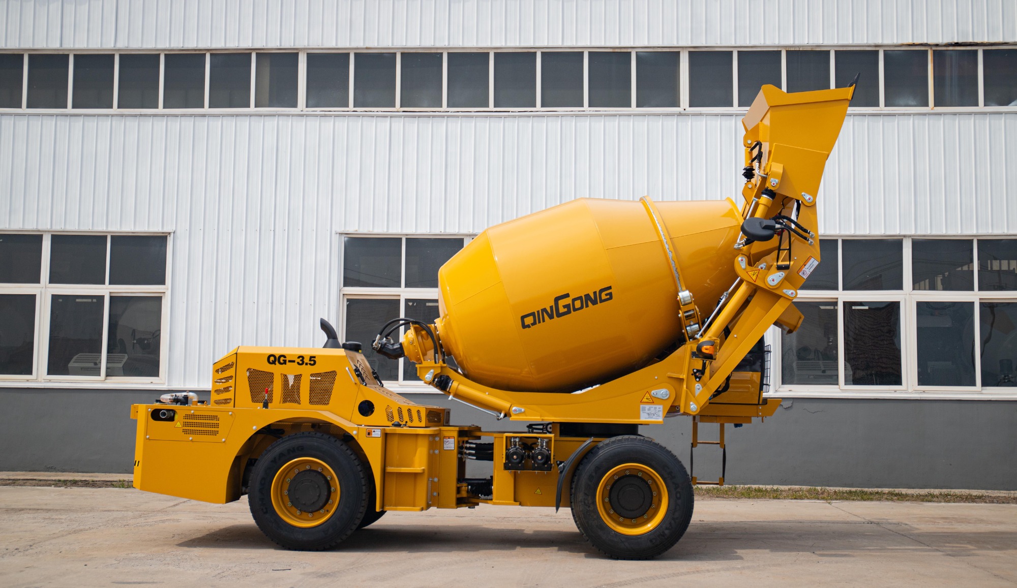 QINGONG QG-3.5 SELF-LOADING MIXER TRUCK