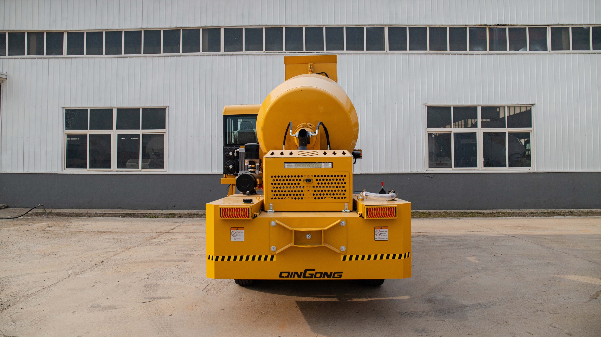 QINGONG QG-4.0 SELF-LOADING MIXER TRUCK