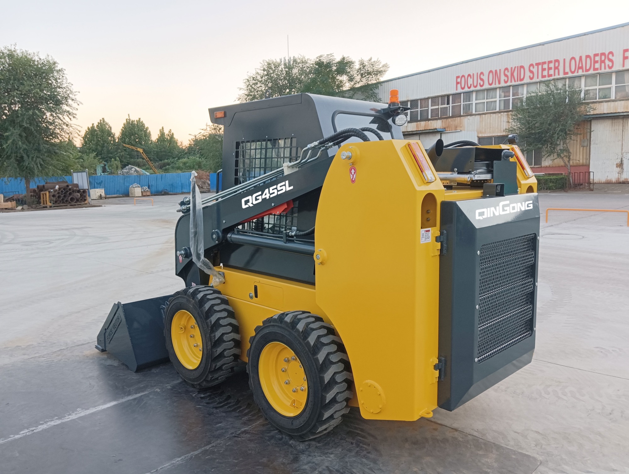 QINGONG QG45SL SKIP STEER LOADER