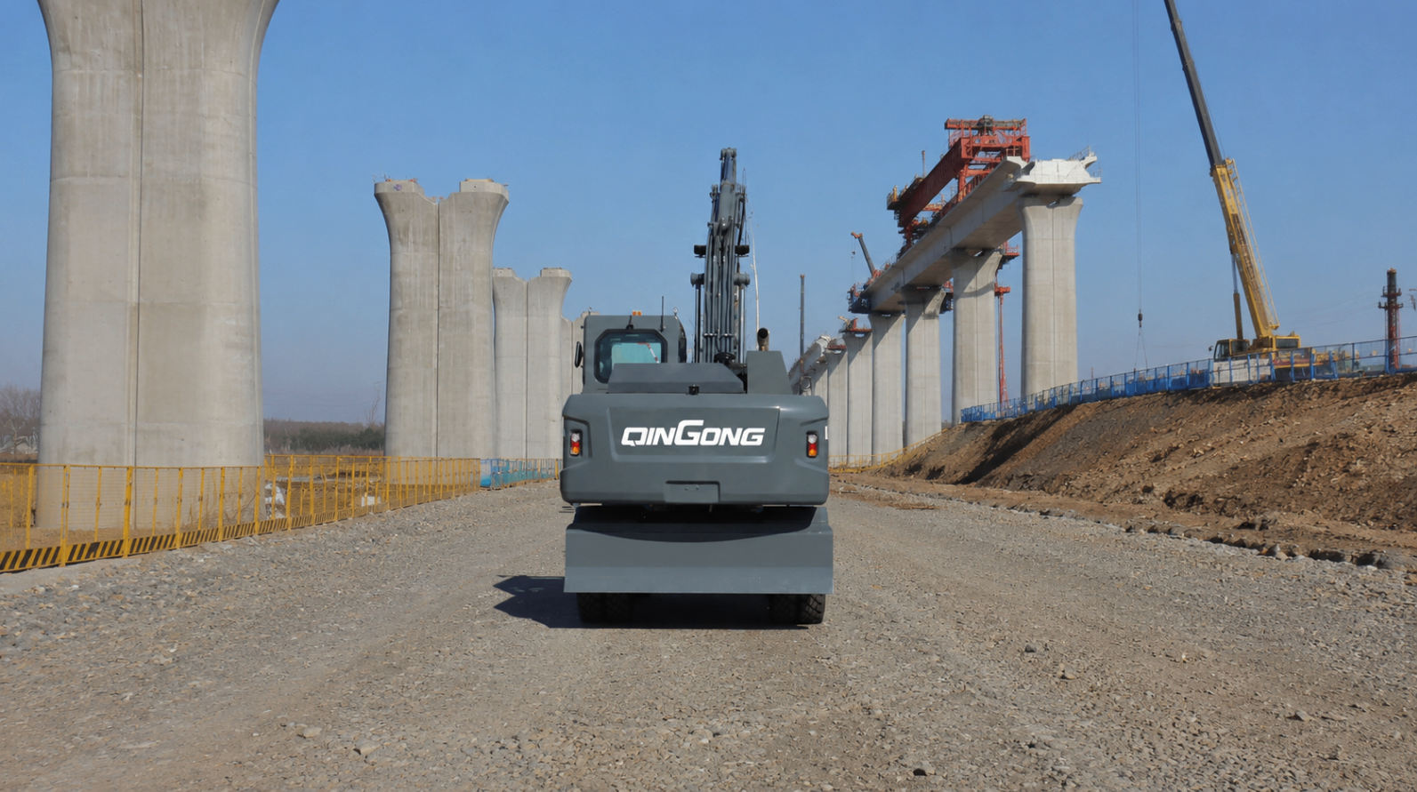 QINGONG QG-136WE WHEEL EXCAVATOR