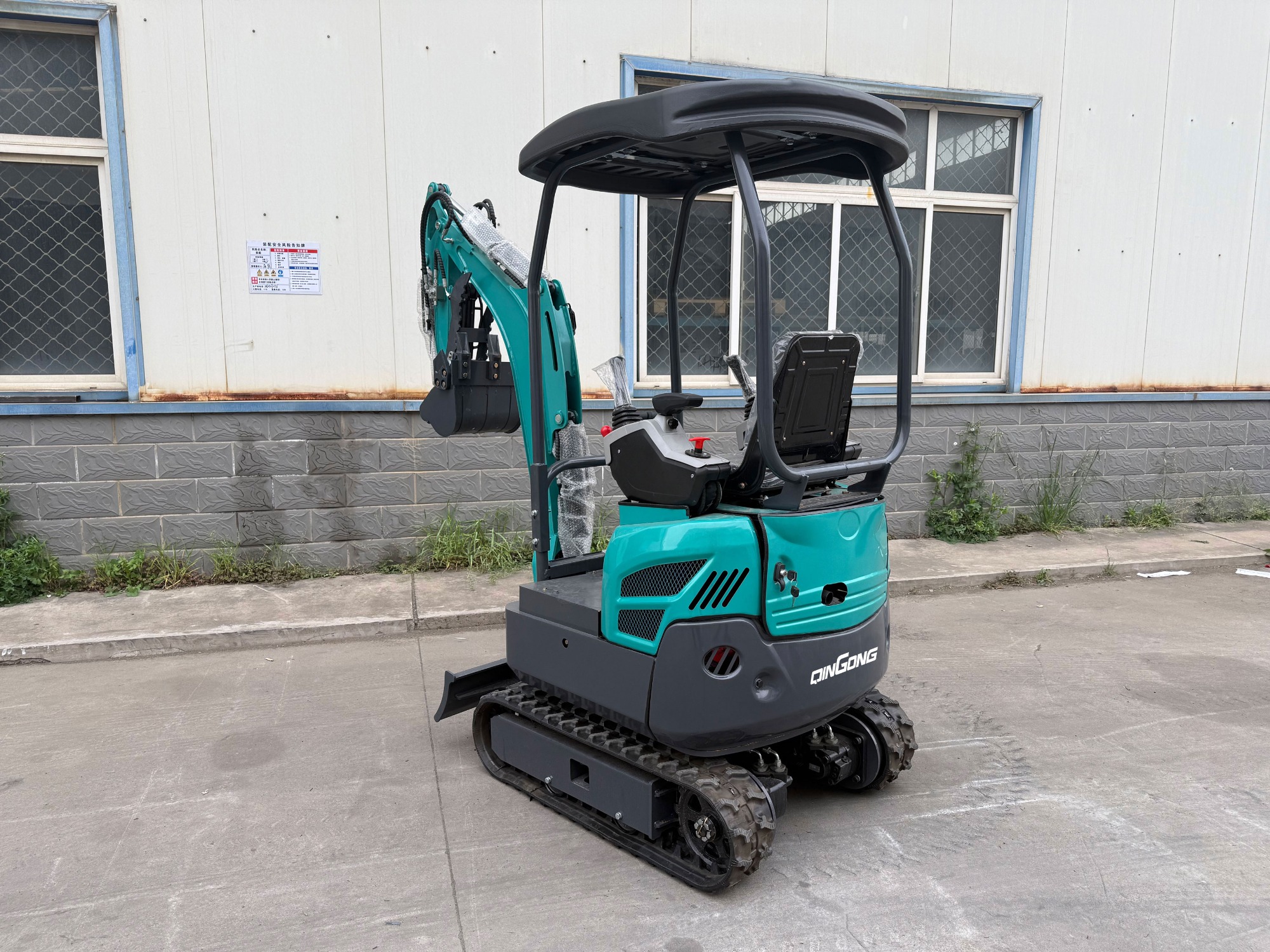 QINGONG QG-N15 MINI EXCAVATOR