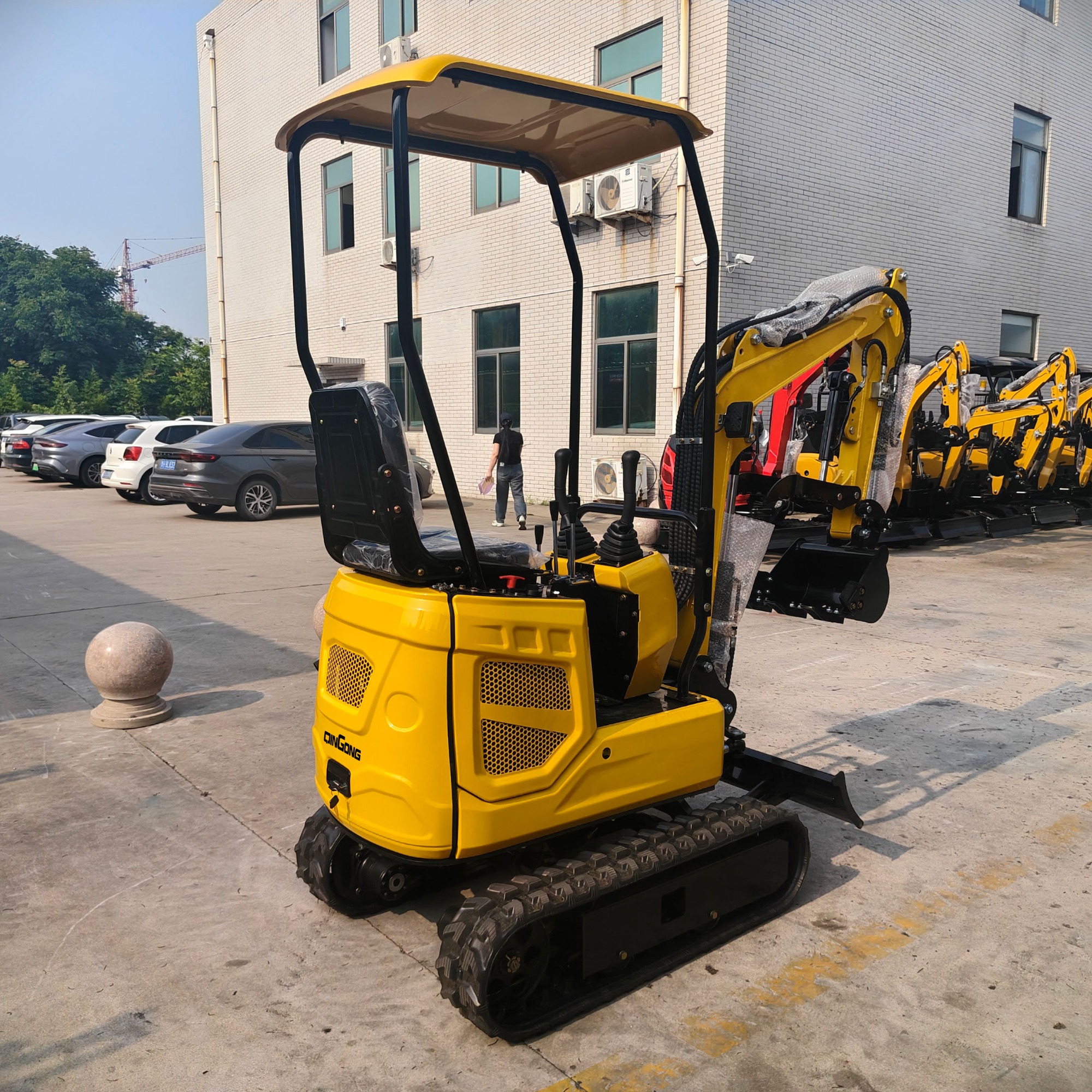 QINGONG QG-N10 MINI EXCAVATOR