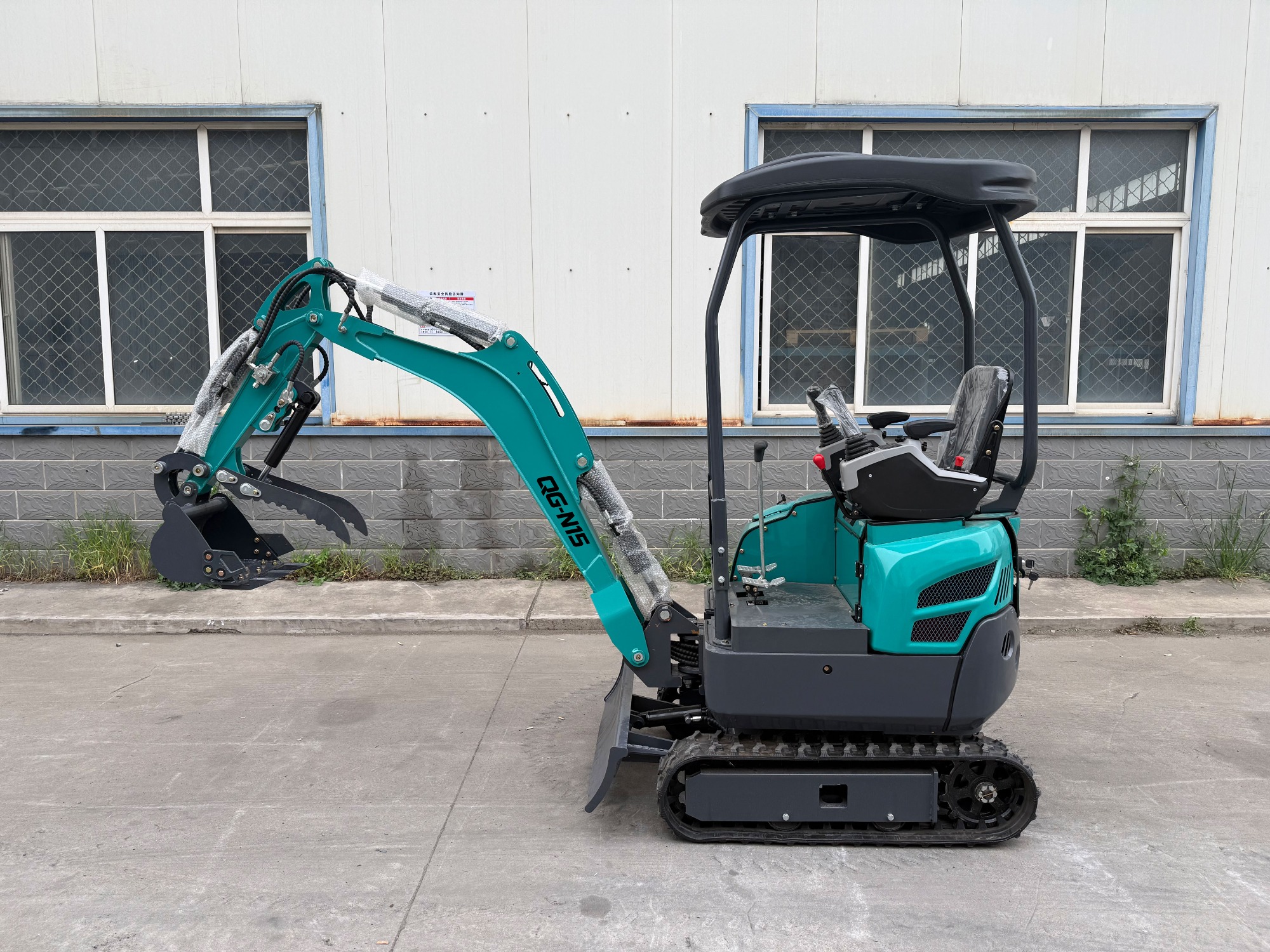 QINGONG QG-N15 MINI EXCAVATOR