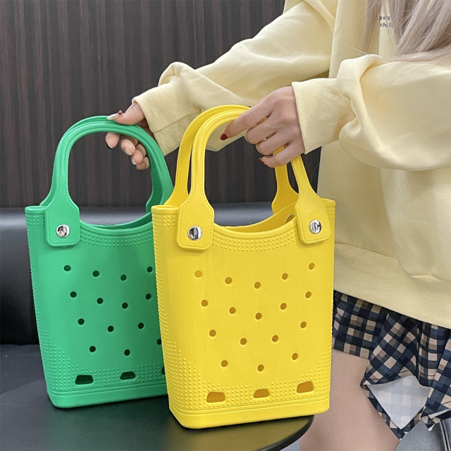 2025 New Mixed Color Small Capacity Summer Tote Shopping Bags for Ladies Leak Proof EVA Rubber Beach Bag with Handle and Strap