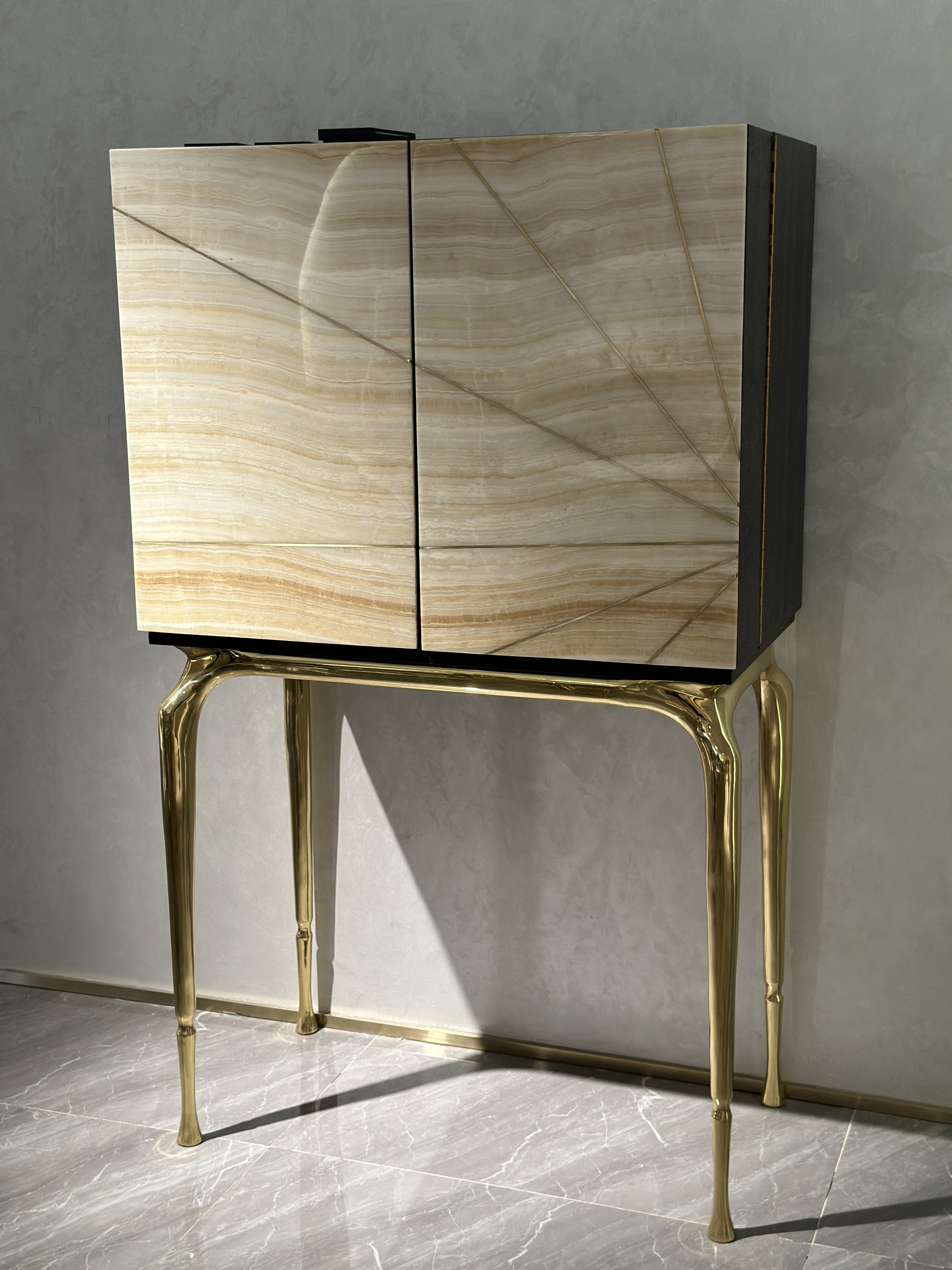 Luxury Onyx - Front Cabinet with Gold Legs