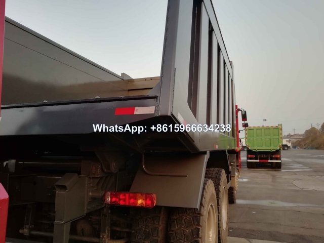 China Sinotruk HOWO 6x4 Mining Dump Truk 70ton
