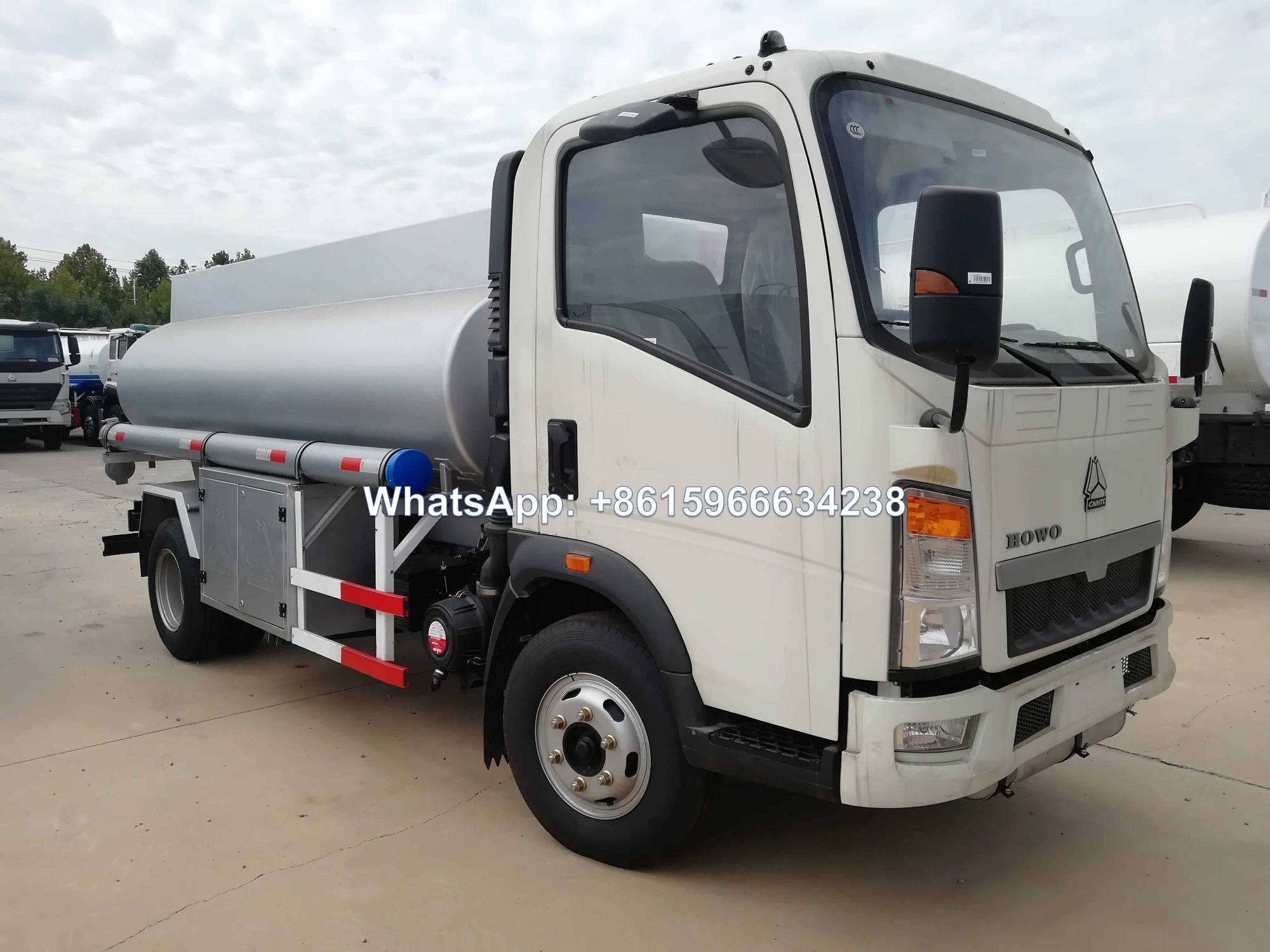 SINOTRUK HOWO 4x2 5000 liters fuel tank truck
