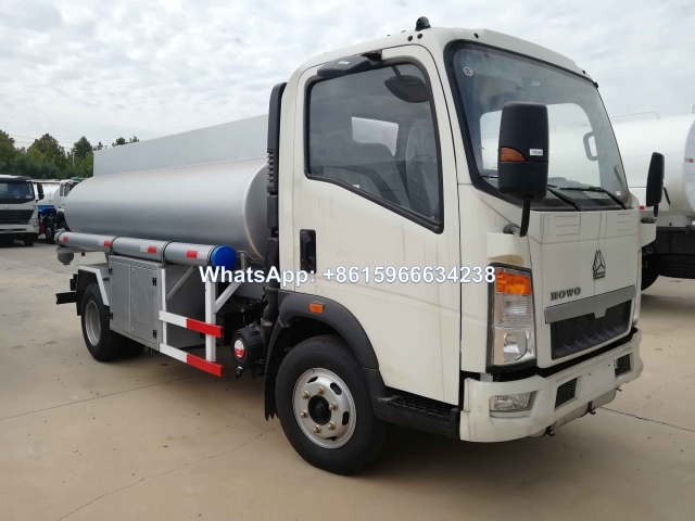 SINOTRUK HOWO 4x2 5000 liters fuel tank truck