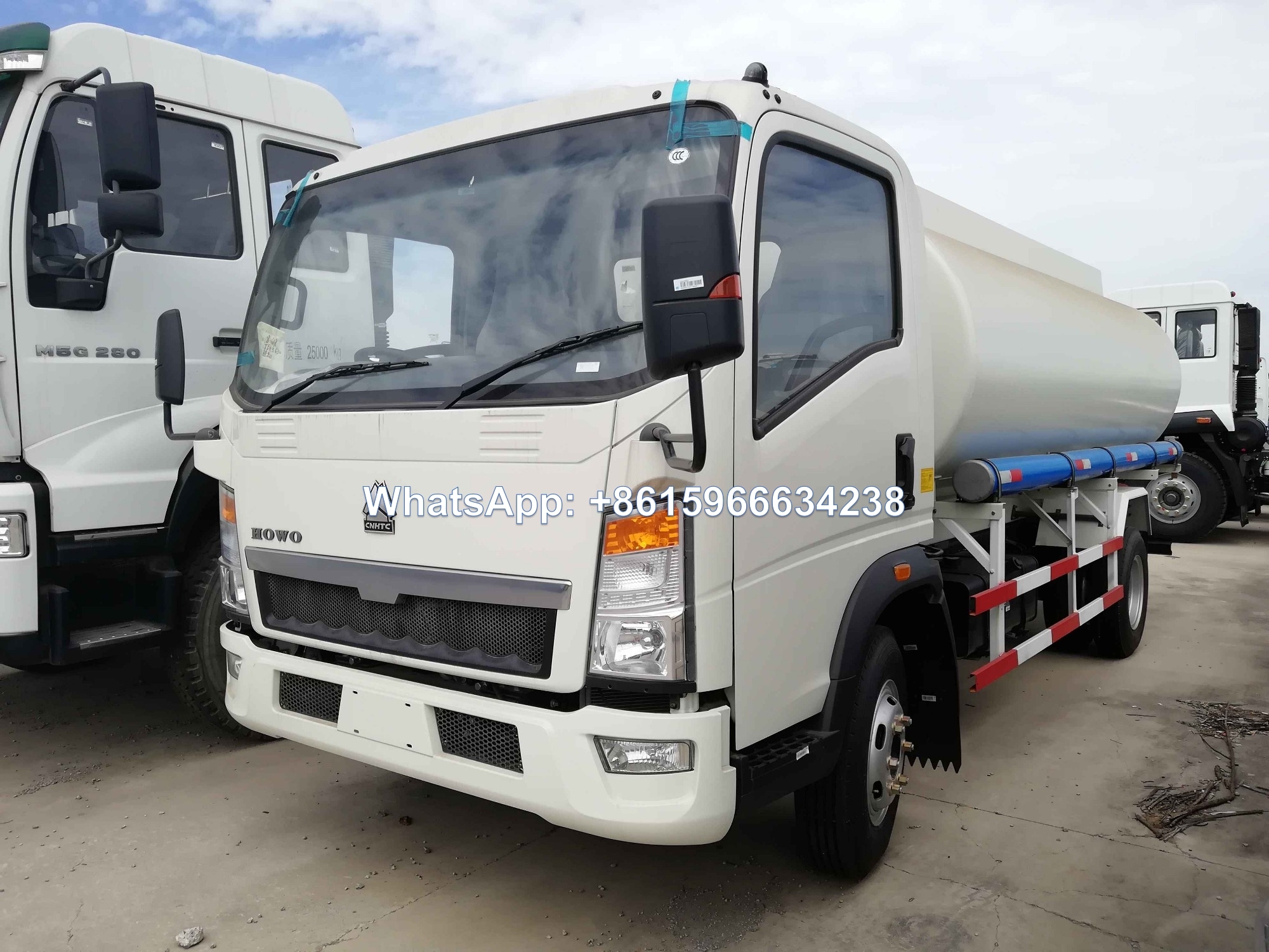 SINOTRUK HOWO 4x2 5000 liters fuel tank truck