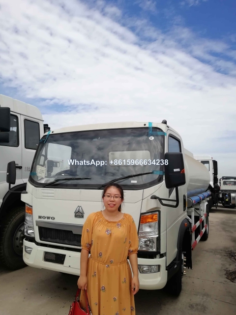 SINOTRUK HOWO 4x2 5000 liters fuel tank truck