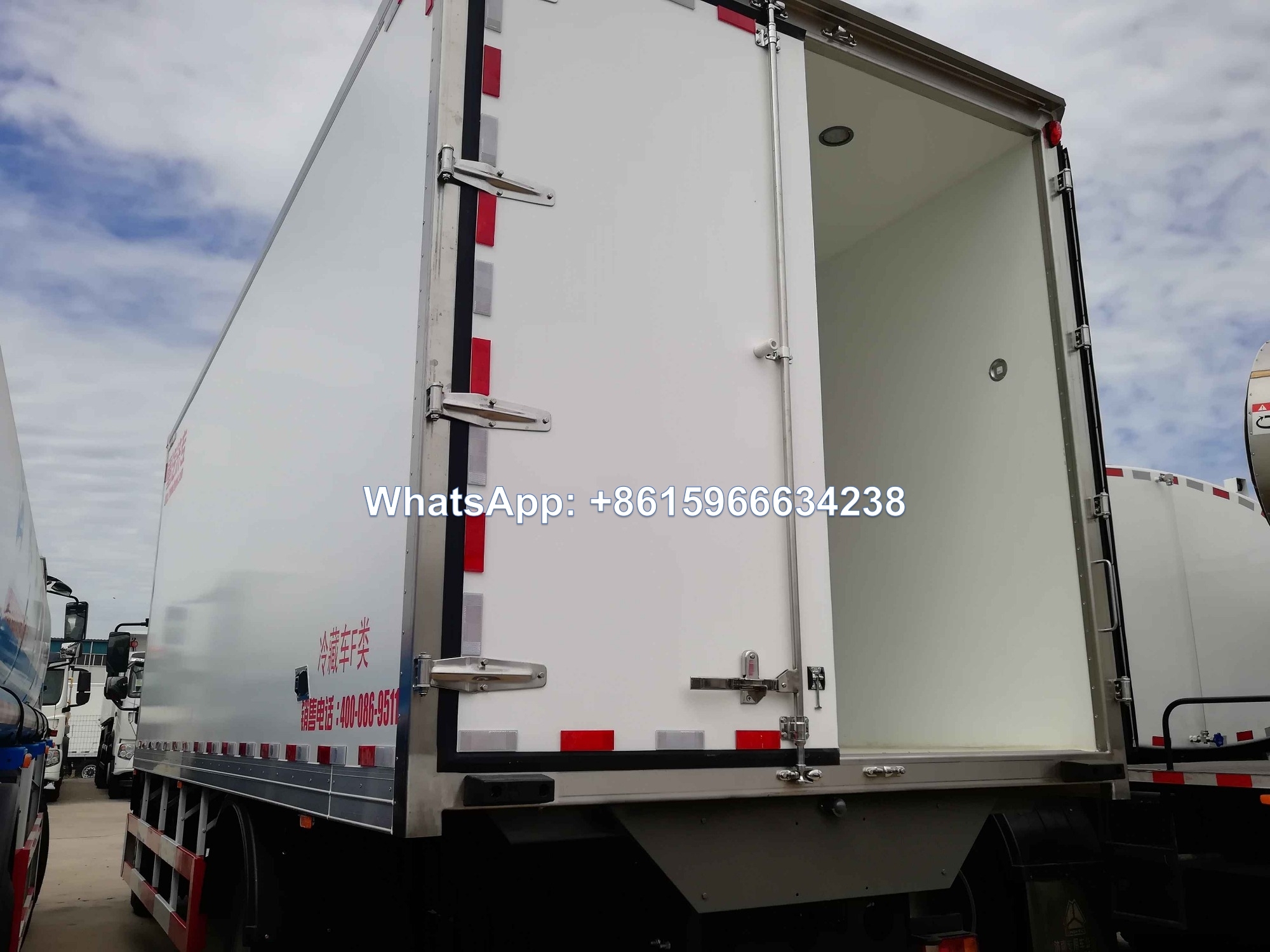 Sinotruk HOWO 4X2 Refrigerated freezer truck 10Ton