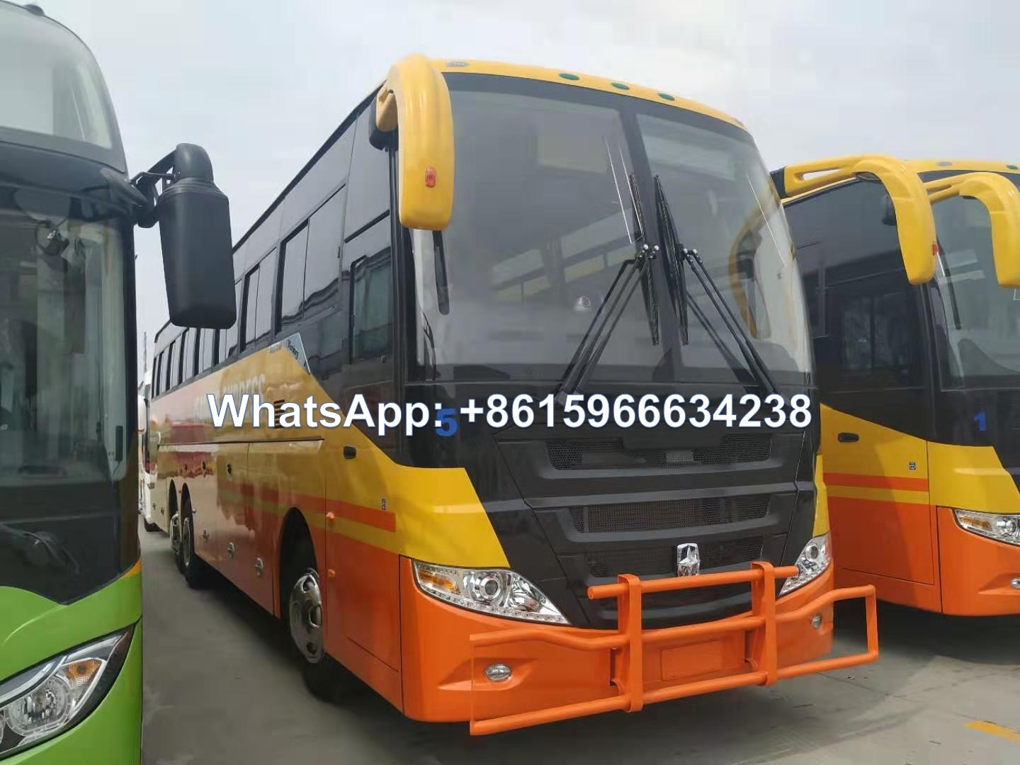 China 12.5 meters 3 axle Coach Bus 50-60 seats luxury bus