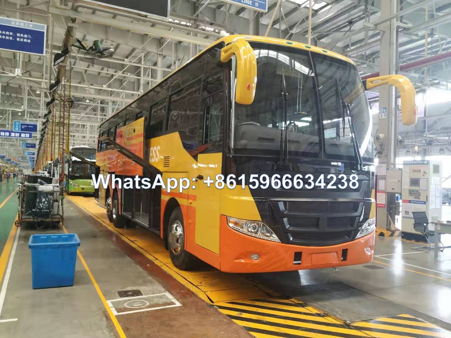 China 12.5 meters 3 axle Coach Bus 50-60 seats luxury bus