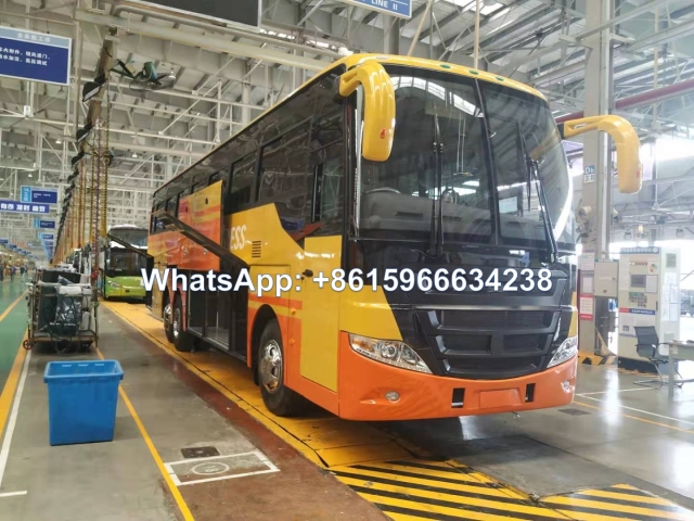 China 12.5 meters 3 axle Coach Bus 50-60 seats luxury bus