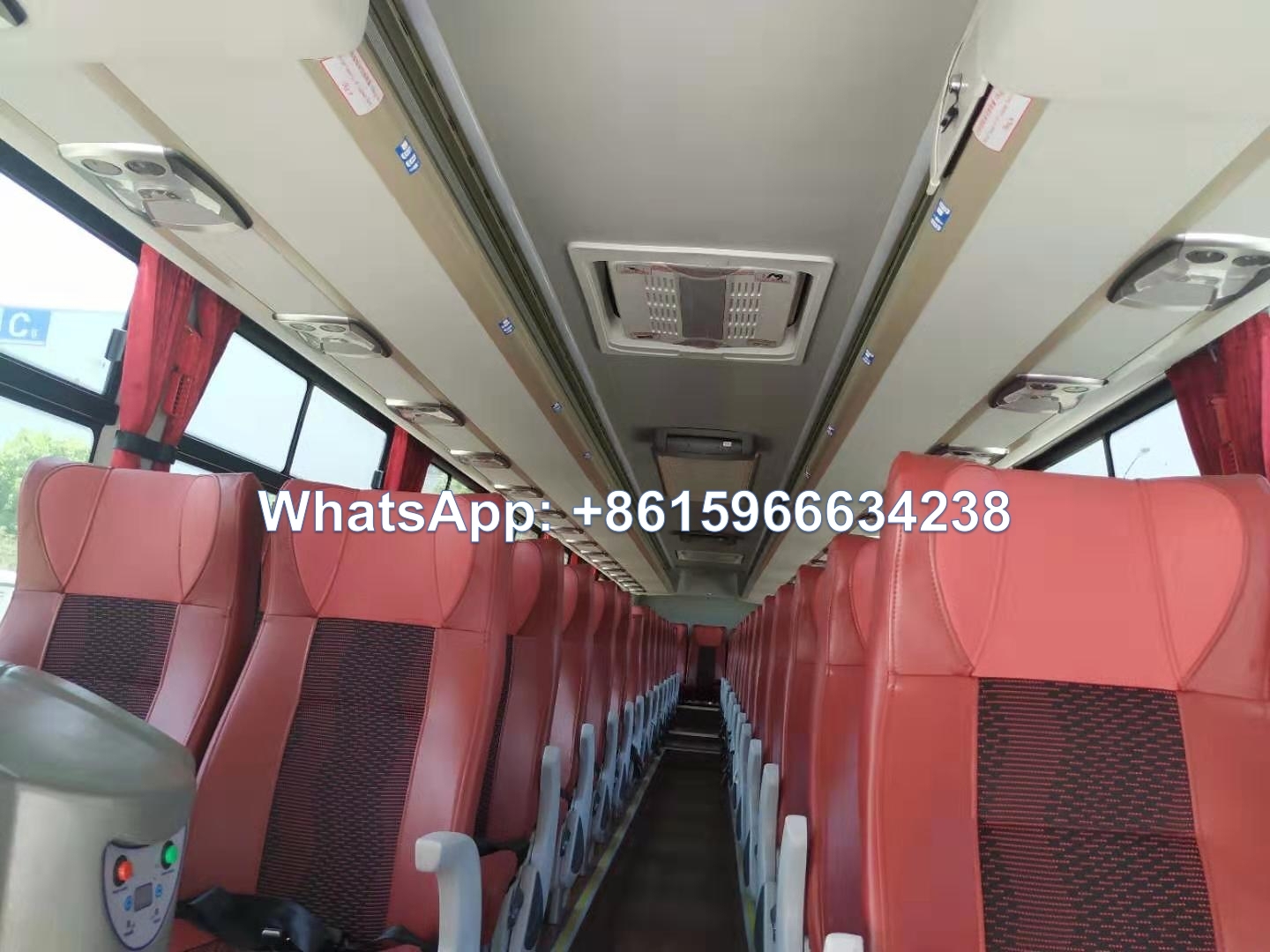 China 13.7 meters 3 axle Coach Bus 60-70 seats luxury bus
