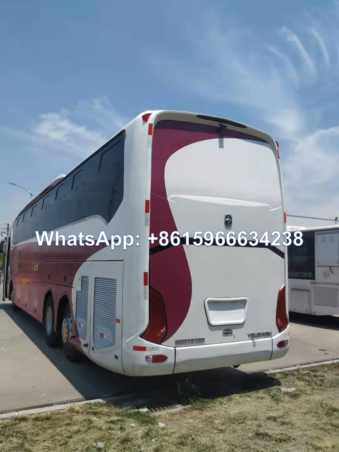 China 13.7 meters 3 axle Coach Bus 60-70 seats luxury bus