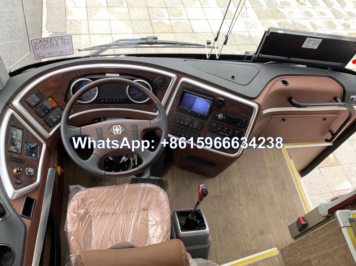 China 13.7 meters 3 axle Coach Bus 60-70 seats luxury bus