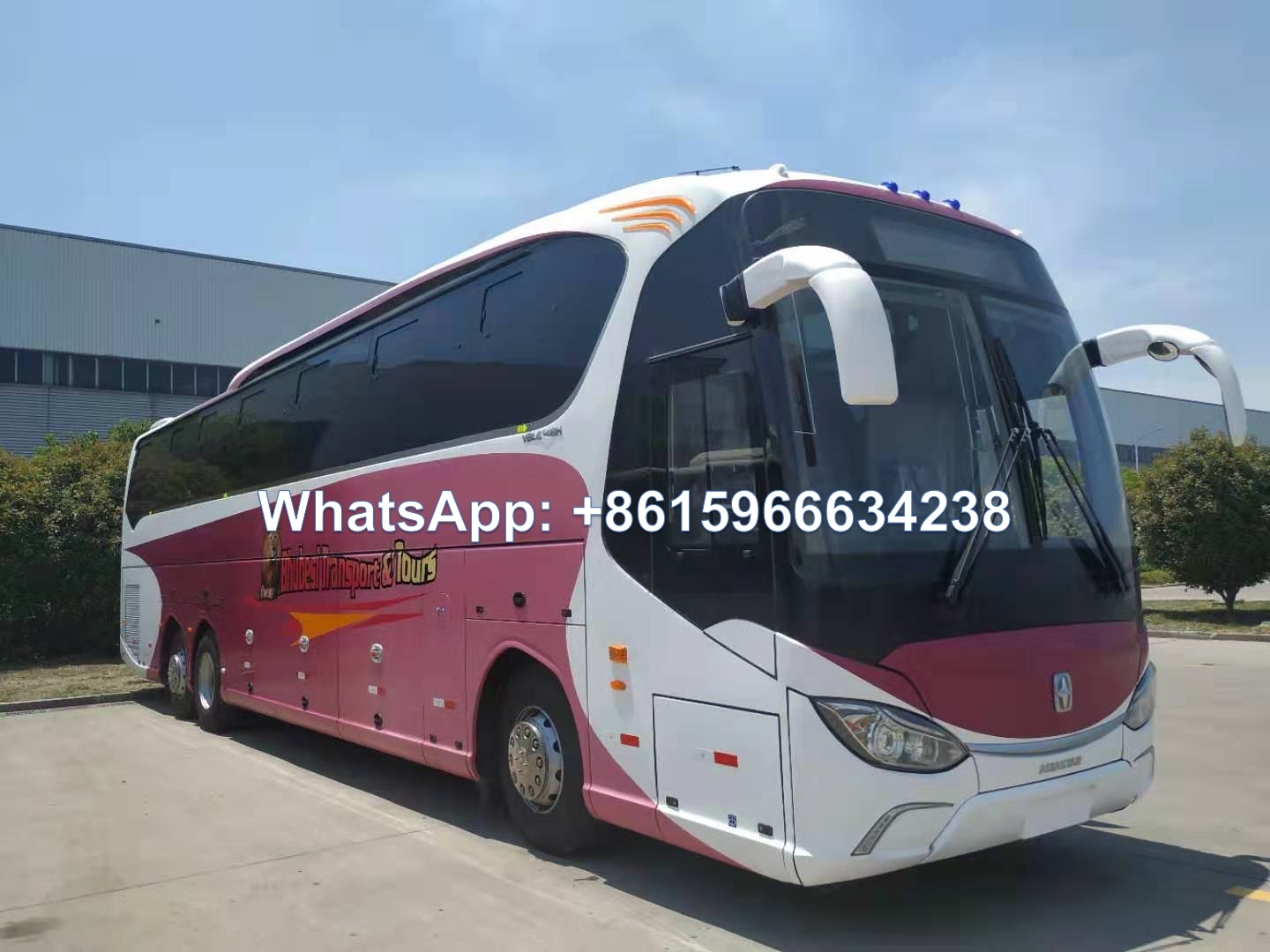 China 13.7 meters 3 axle Coach Bus 60-70 seats luxury bus