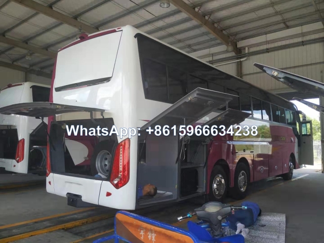 China 12.5 meters 3 axle Coach Bus 60-70 seats luxury bus