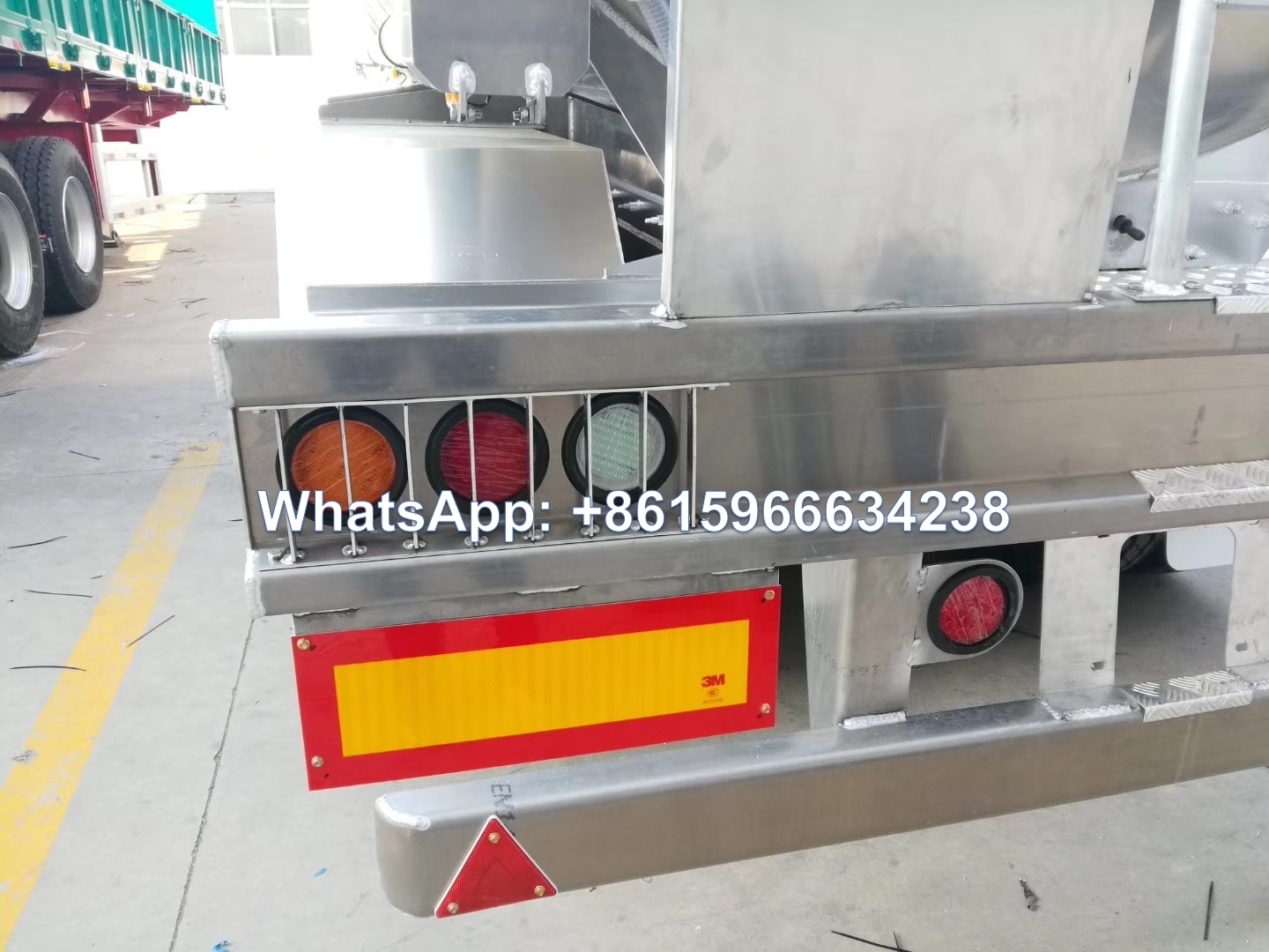 Strong 3 axle Aluminum Fuel Tanker Trailers 42000Liters sale