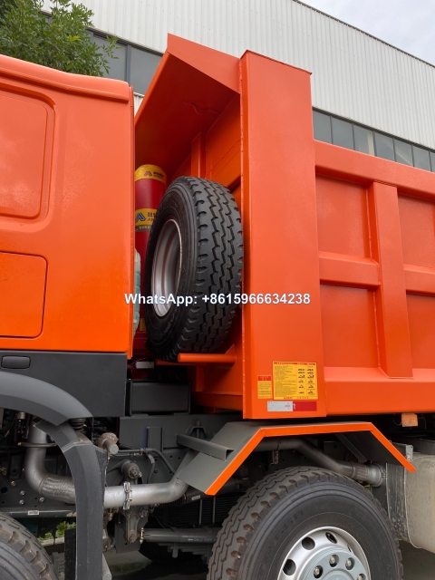 SINOTRUK HOWO 8X4 Dump Truck 27CBM 40ton sale