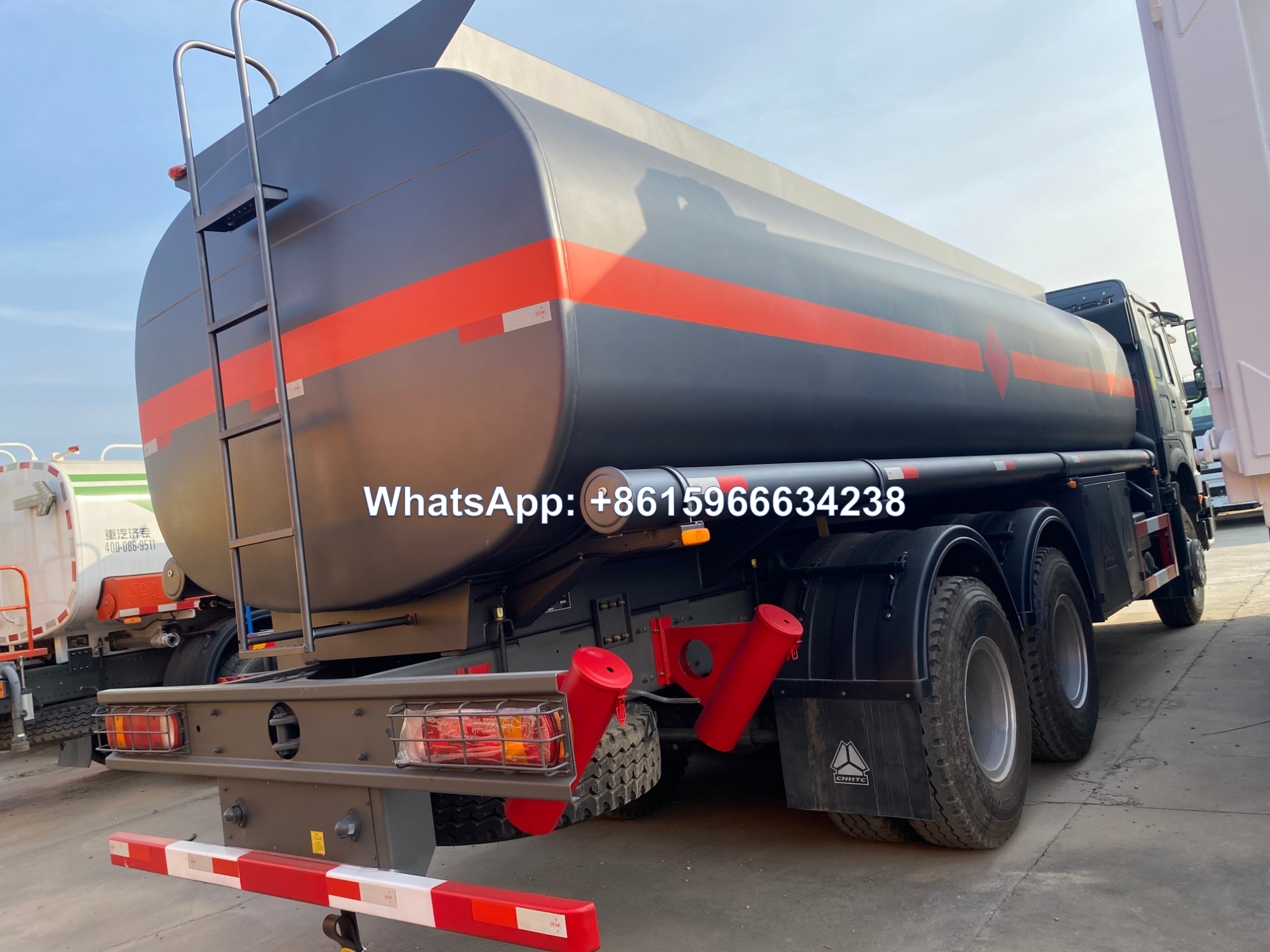 Sinotruk Howo 6x4 Fuel Tanker Truck 25000L 371Hp New Oil Tanker Truck For Sale
