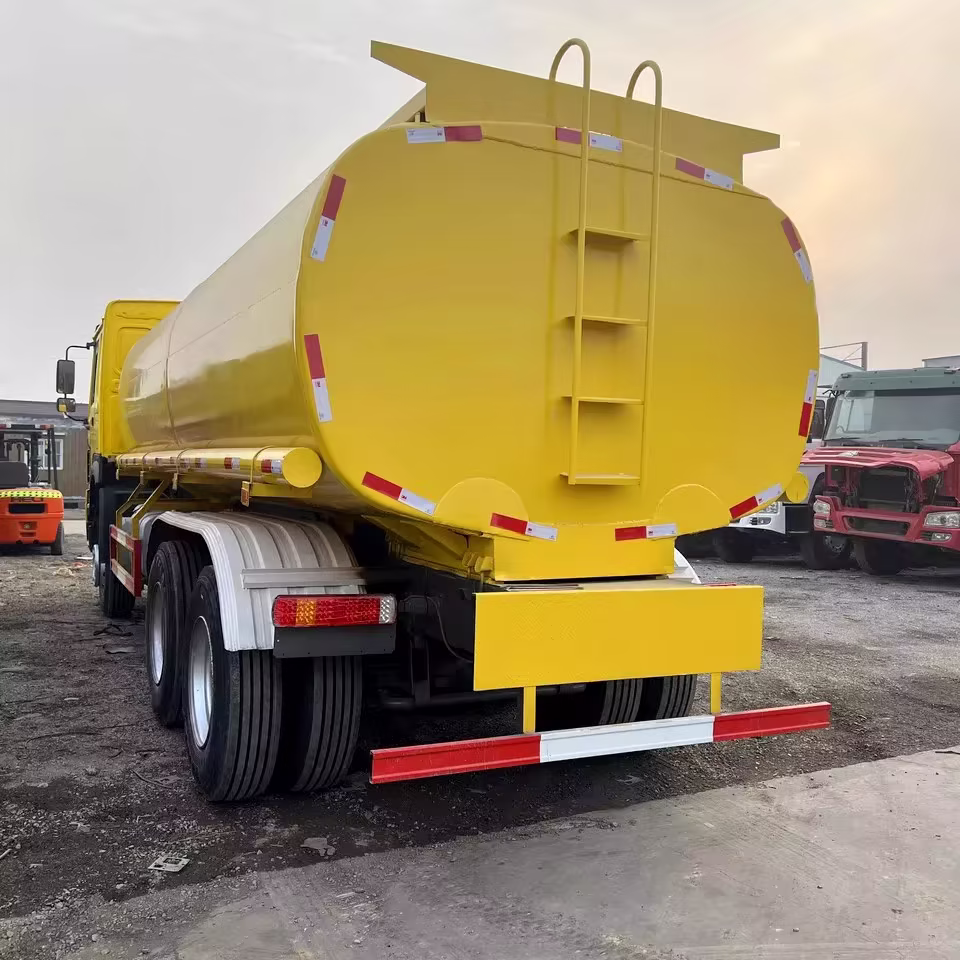Used euro2 HOWO 6X4 20000liters oil Tank Truck fuel transport truck for sale